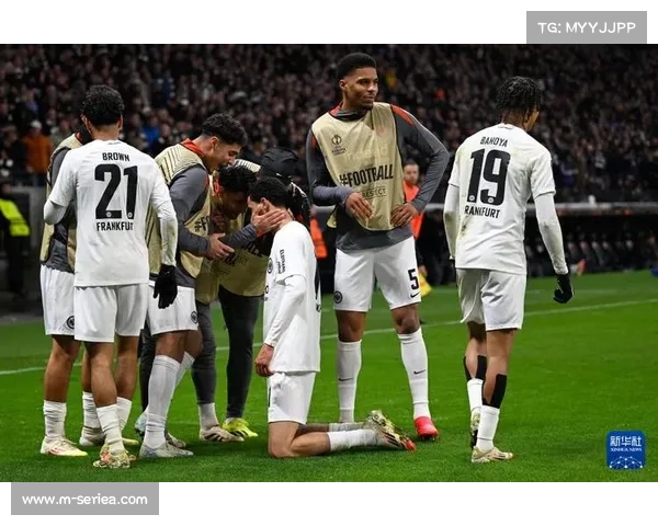 法兰克福前锋布尔卡特替代埃基蒂克，首秀压力巨大